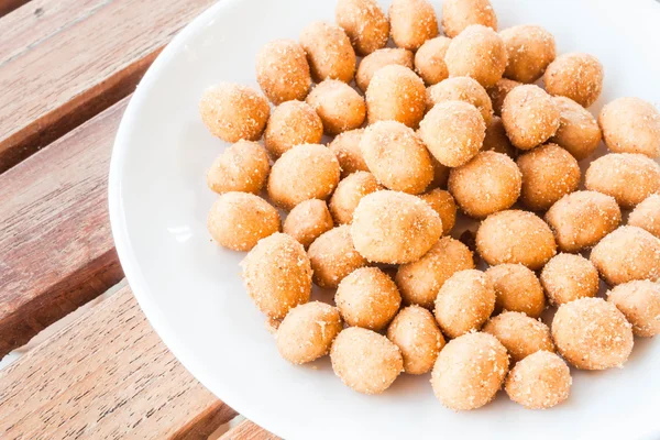 Spicy peanuts snack on white dish, stockphoto — Stock Photo, Image