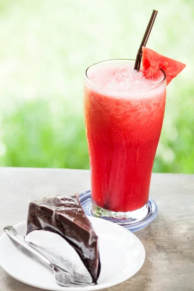 Break time with water melon fruit juice and chocolate cake — Stock Photo, Image