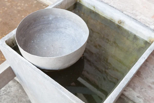 Viejo estilo tailandés utiliza tazón de agua —  Fotos de Stock