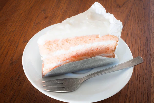 ホイップ クリームの層と若いココナッツ ケーキ — ストック写真
