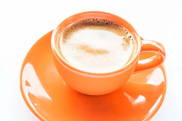 Doble toma de espresso en taza aislada sobre fondo blanco — Foto de Stock