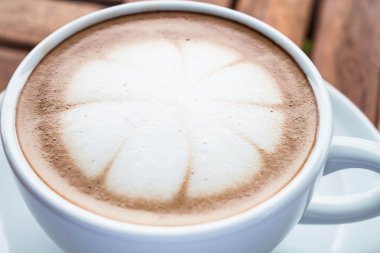 tepesinde sıcak Cafe mocha bardakta süt microfoam