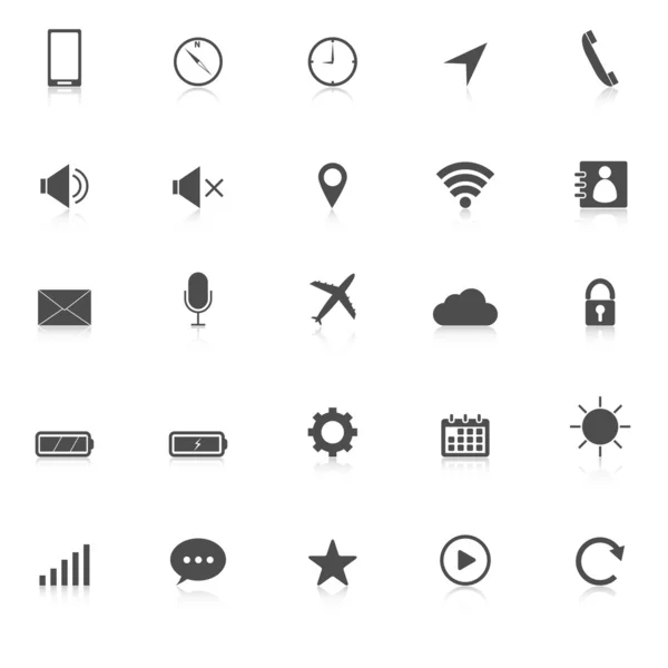 Mobilní telefon ikony se odrážejí na bílém pozadí — Stockový vektor