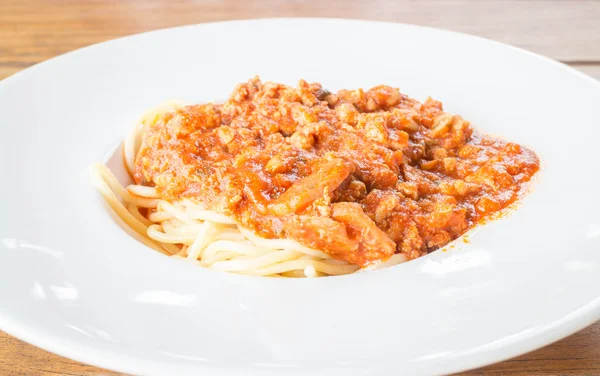 Spaghetti e maiale con salsa di pomodoro — Foto Stock