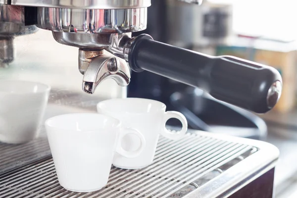 Coffee cups prepare for espresso shot — Stock Photo, Image