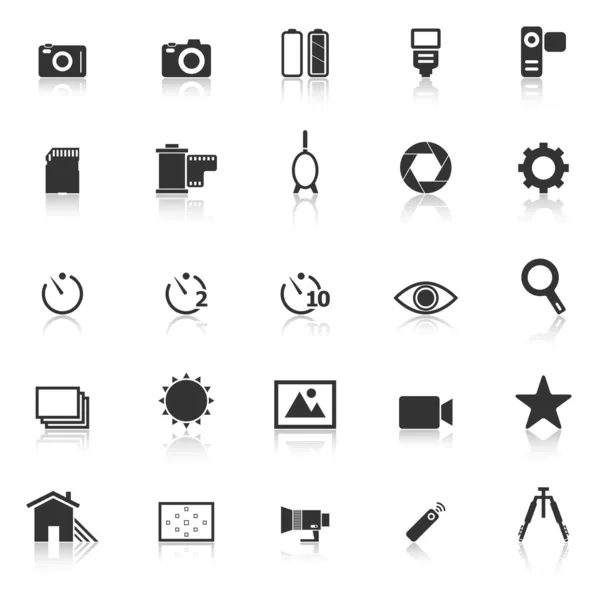 De pictogrammen van de camera met weerspiegelen op witte achtergrond — Stockvector