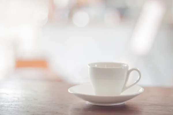 Weiße Kaffeetasse mit Espresso-Schuss — Stockfoto