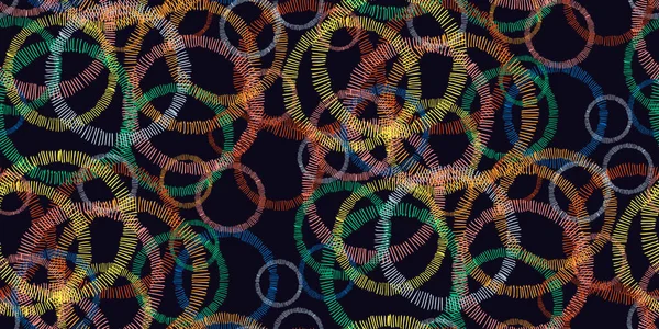 Renkli soyut grunge el çizimi yuvarlak pullar siyah üzerine baskı. Dairesel benek üst üste binen elementler kusursuz desen. Grunge doku dairesi izi. Renk mürekkebi soyut dokularının vektör koleksiyonu