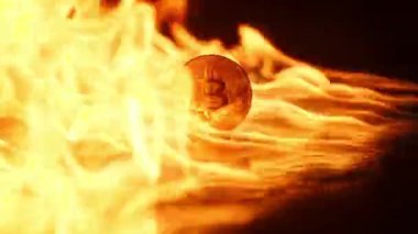 Kripto para madeni yangınları. Altın sikke bitcoin ateşte yanıyor
