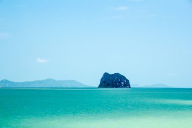 deniz manzarası ve küçük adalar