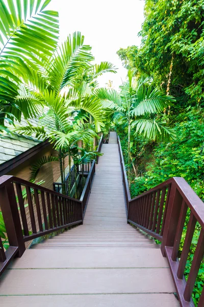 Wood pathway along a resort — Stock Photo, Image