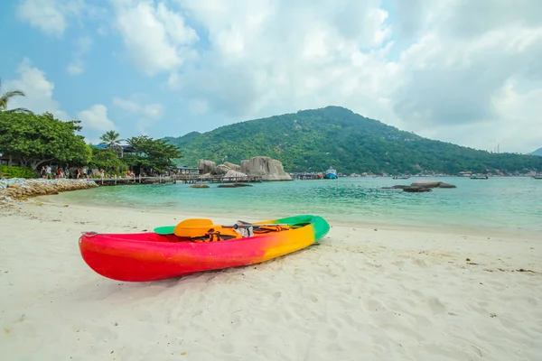 Kayak en la isla de Nangyuan, Tailandia — Foto de Stock