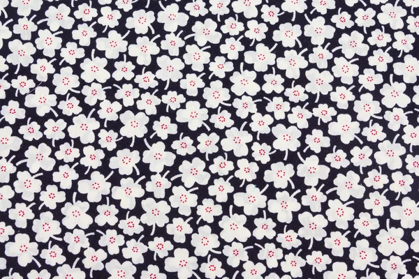 Weißes Blumenmuster. Blumen Stoff auf schwarz — Stockfoto