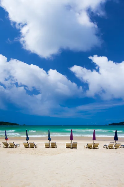 Beach chairs on sand beach with cloud — Stock Photo, Image