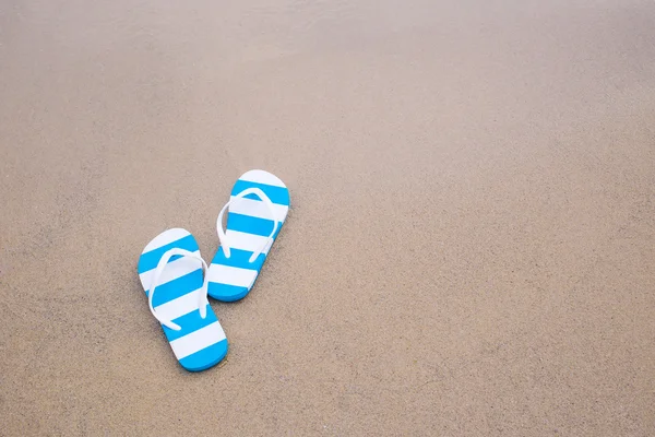 Sandals on beach — Stock Photo, Image