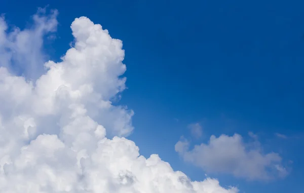 Himmel mit Wolken — Stockfoto