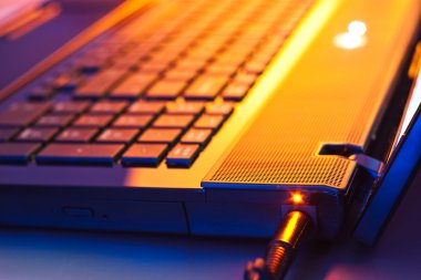 laptop şarj
