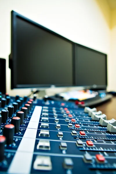 Mixer audio e PC — Foto Stock