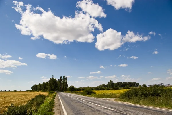 Estrada e céu — Fotografia de Stock