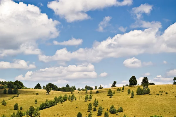 Kullar och sky — Stockfoto