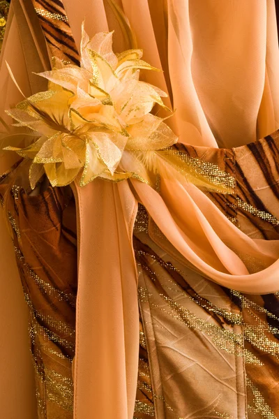 Detalhe do vestido marrom — Fotografia de Stock