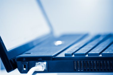 laptop mavi tonda