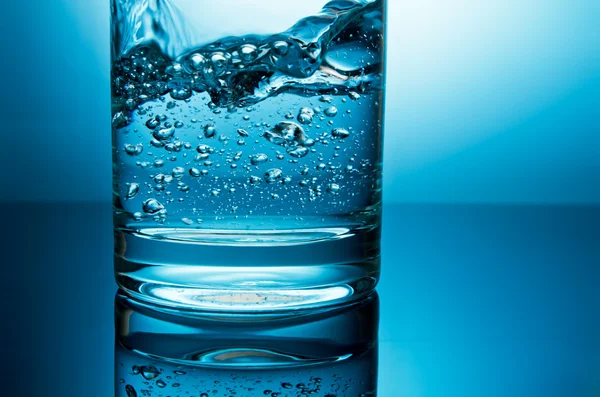 Agua en vidrio — Foto de Stock