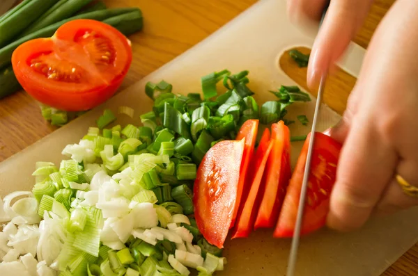 Cutting tomato — Stock Photo, Image