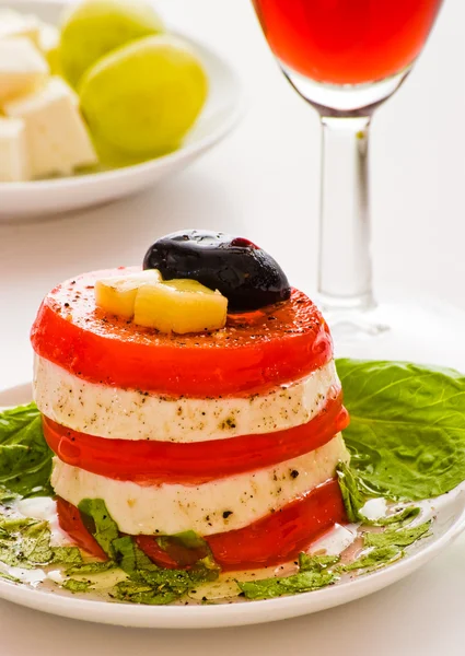 Salada de caprese e tomate — Fotografia de Stock