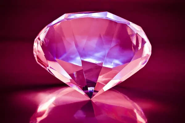鮮やかな光沢のあるダイヤモンド — ストック写真
