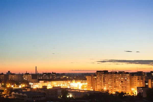 Stad na zonsondergang — Stockfoto