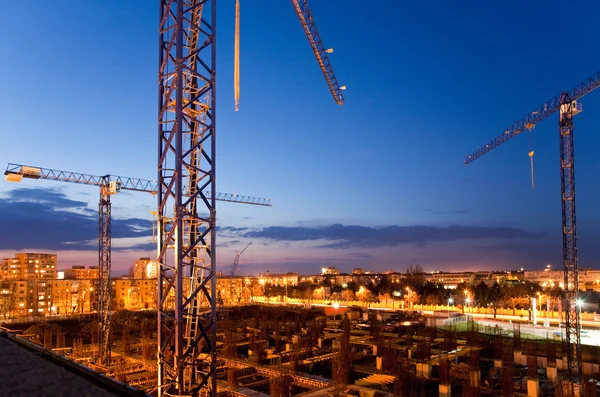 Construcción por la noche — Foto de Stock