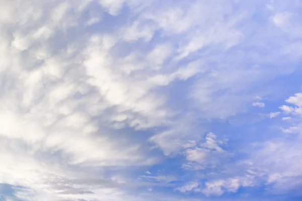 Bewolkte lucht — Stockfoto