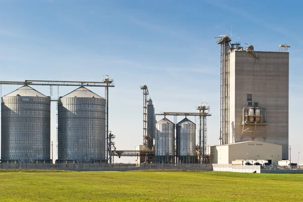 Silos de grãos — Fotografia de Stock