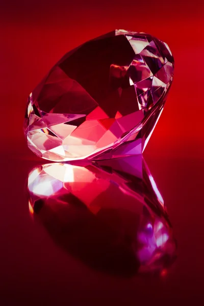 Diamond on red — Stock Photo, Image