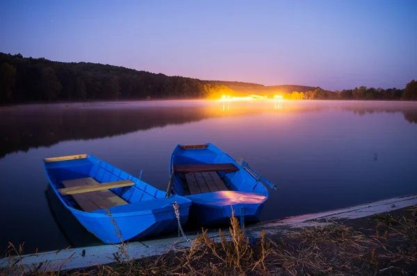 Deux bateaux sur le lac Photos De Stock Libres De Droits