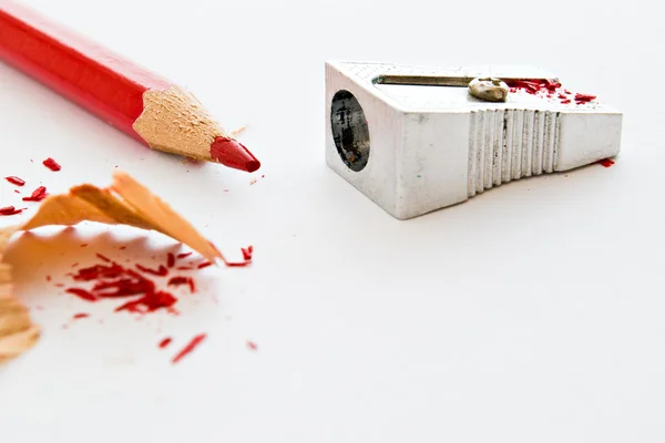 Kırmızı kalem ve kalemtıraş Stok Fotoğraf