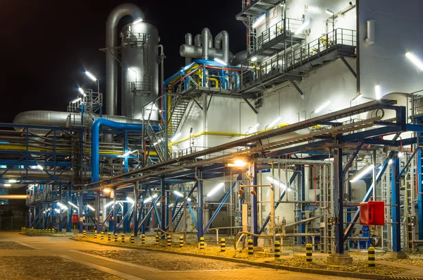 Industrieanlage in der Nacht — Stockfoto