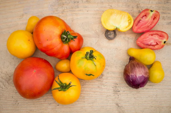 Rote und gelbe Tomaten Stockfoto