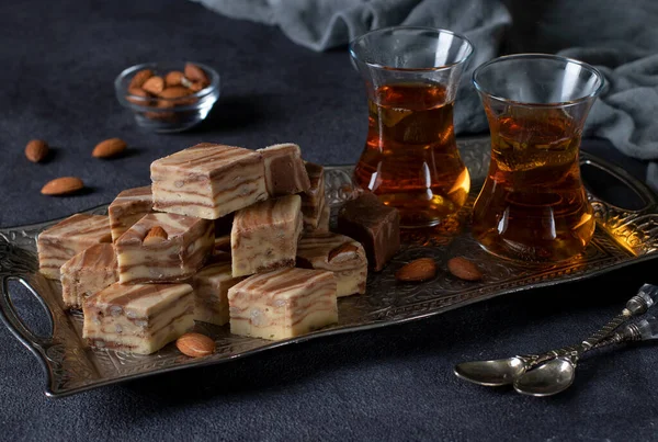 Cerimônia Chá Com Leite Doce Uzbeque Halva Com Amêndoas Cacau — Fotografia de Stock