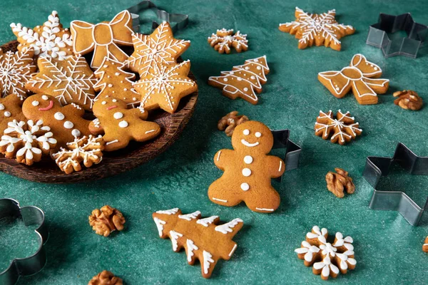 Gingerbread Cookies Form Fabulous Gingerbread Men Snowflakes Christmas Trees Wooden — Stock Photo, Image