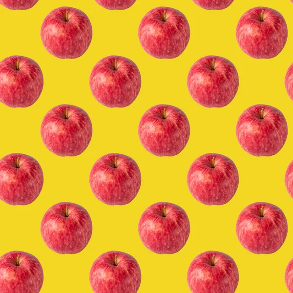 Duvar kağıdı ya da ambalaj kağıdı için parlak sarı arka planda kırmızı elmalı kusursuz desen, sonbahar hasadı.