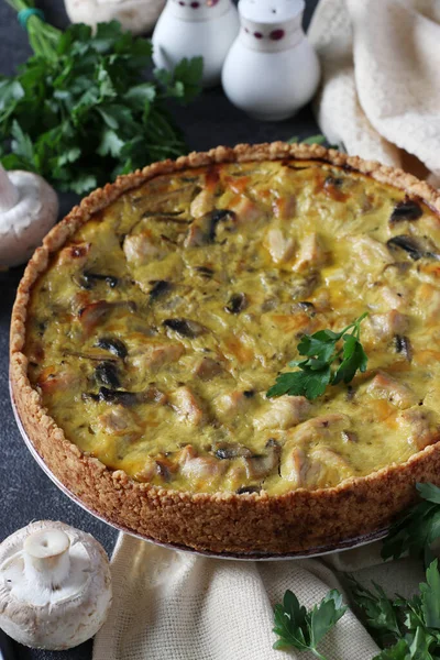 Homemade Traditional French Quiche Turkey Mushrooms Cheese Dark Textured Background — Stock Photo, Image