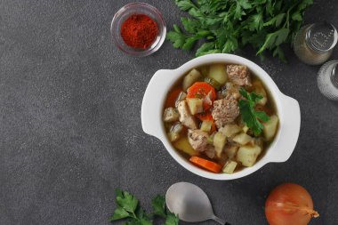 Pichelsteiner, Alman güveci ya da et ve sebzeli kalın çorba, Top view