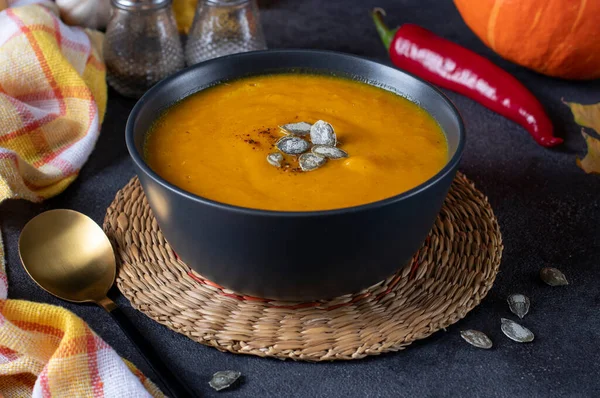 Thick Pumpkin Cream Soup Pumpkin Seeds Dark Bowl Gray Background — стоковое фото