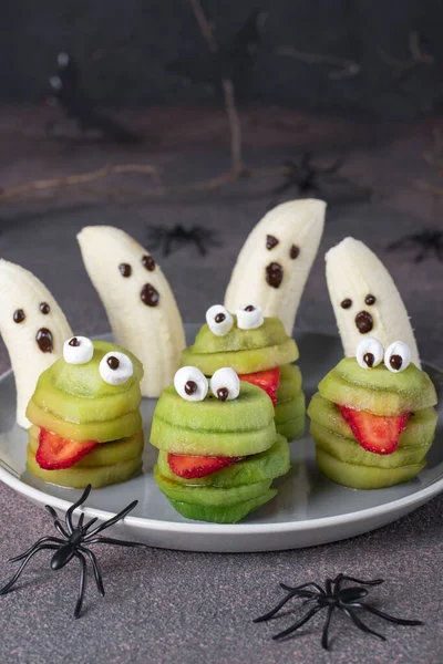 Spooky Banane Fantome Monștri Monștri Kiwi Verzi Pentru Petrecerea Halloween — Fotografie, imagine de stoc