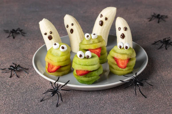 Spooky Banane Fantome Monștri Monștri Verzi Kiwi Pentru Petrecerea Halloween — Fotografie, imagine de stoc