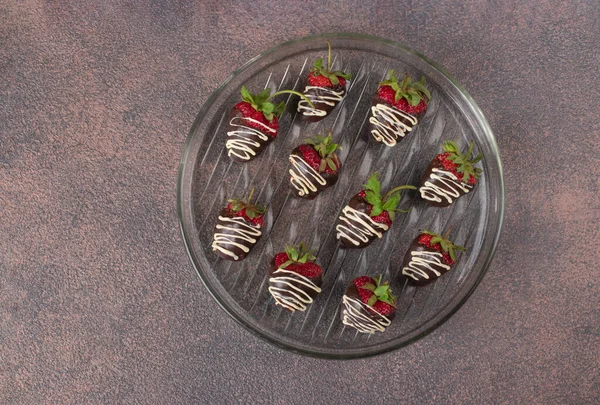 Delicious Chocolate Covered Strawberries Brown Background Top View — Fotografie, imagine de stoc