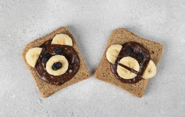 Two Sweet Toasts Kids Shape Bear Monkey Banana Chocolate Raisin — Fotografie, imagine de stoc