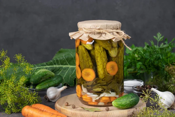 Homemade Pickled Cucumbers Carrots Garlic Bay Leaves Dill Glass Jar — стоковое фото